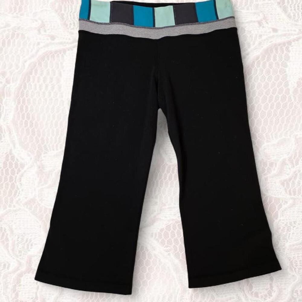 Lululemon Grove Cropped Reversible Legging Size 8 Black Blue Teal Striped Flare